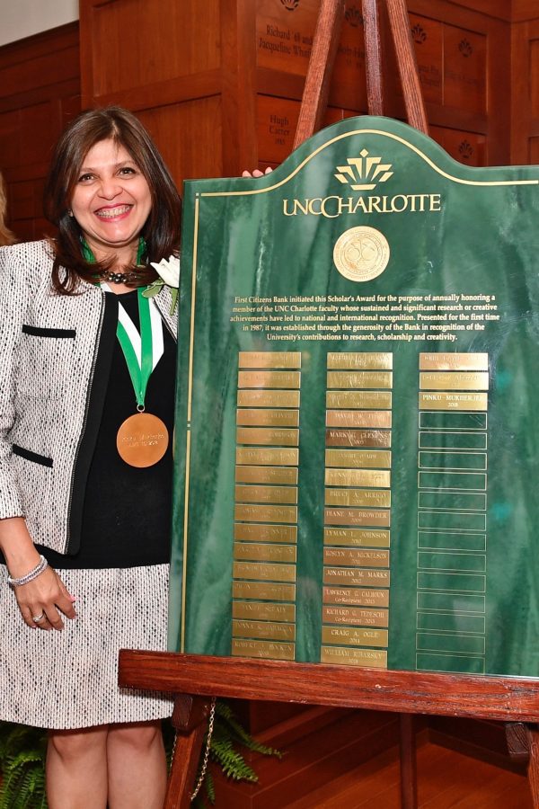 Pinku Mukherjee with award